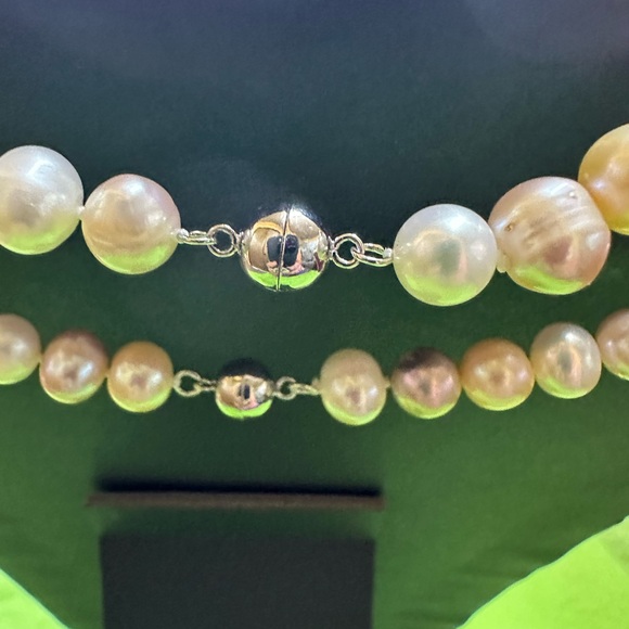 Elegant white fresh water  Pearl Necklace and matching bracelet - Picture 2 of 3